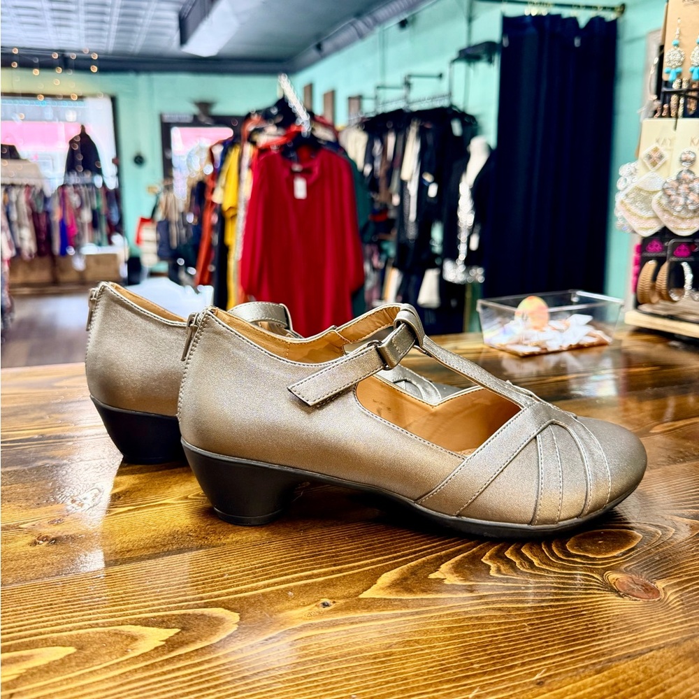 Comfortview Women's Metallic Heels